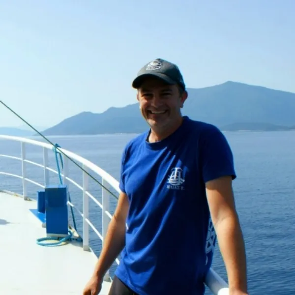 Νίκος Στράτος